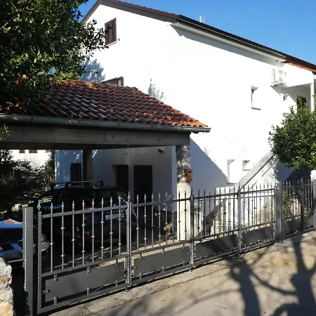 Apartments Milenka Punat Exterior photo